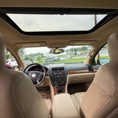 Used 2008 Saturn Outlook XR w/ Premium Trim Package image 16