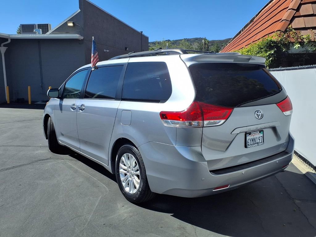 Used 2013 Toyota Sienna XLE FWD image 5