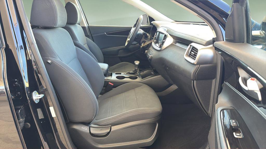 Used 2019 Kia Sorento L FWD image 11
