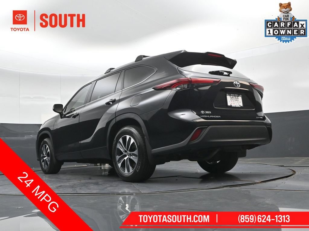 Used 2024 Toyota Highlander XLE AWD/4WD image 40