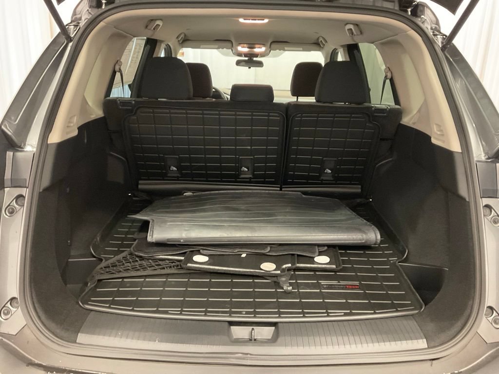 Used 2023 Nissan Rogue SV AWD/4WD image 14