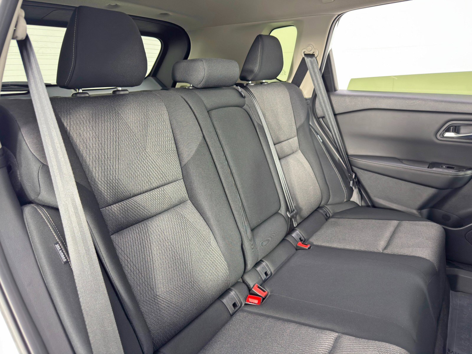 Used 2024 Nissan Rogue SV image 33