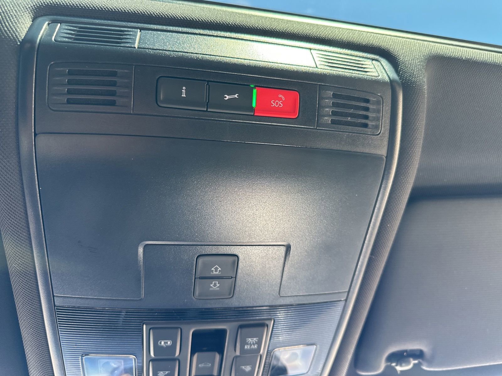 Certified 2022 Volkswagen Tiguan SEL R-Line image 78