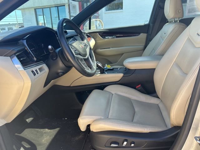 Used 2017 Cadillac XT5 Luxury w/ Driver Awareness Package image 12