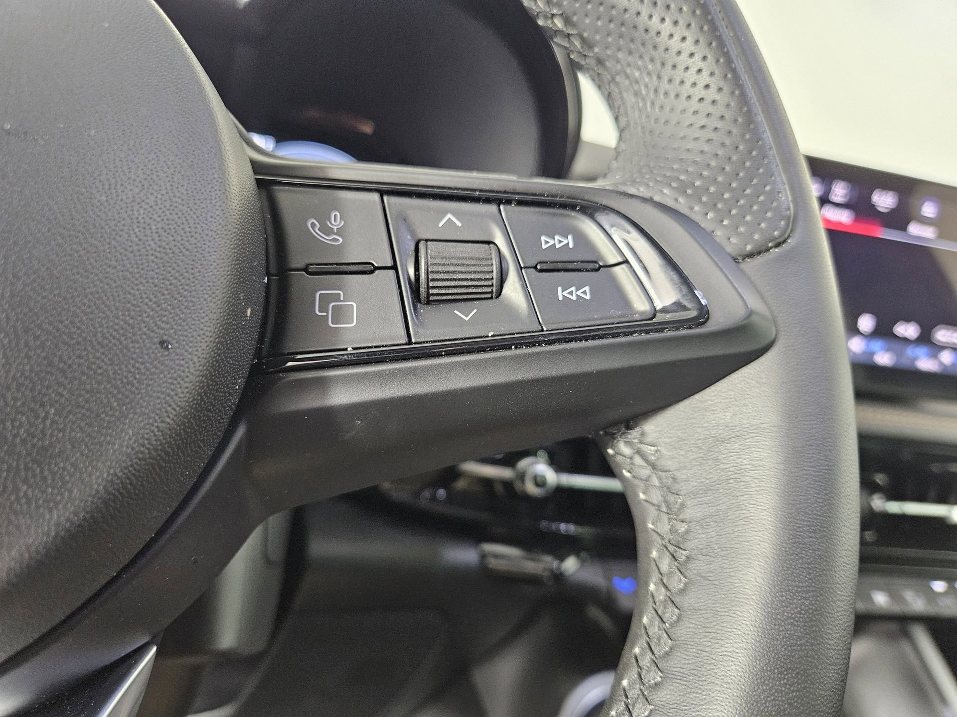 Used 2025 Alfa Romeo Tonale AWD/4WD image 21