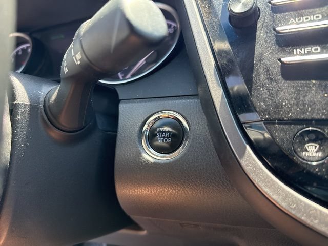 Used 2018 Toyota Camry XLE FWD image 19