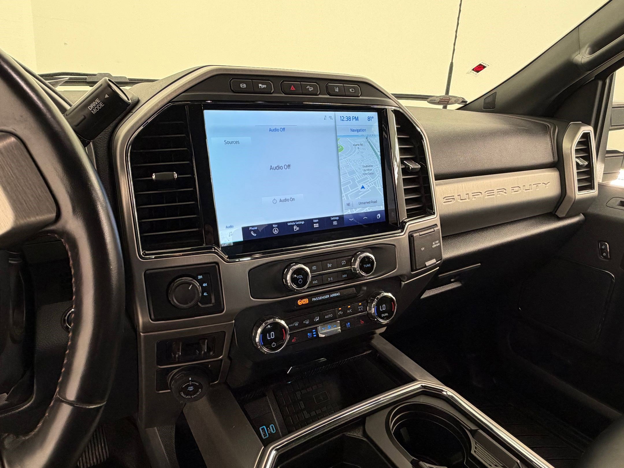 Certified 2022 Ford F450 Platinum w/ FX4 Off-Road Package image 25