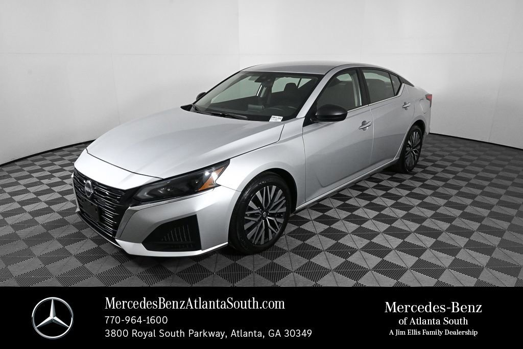 Used 2024 Nissan Altima 2.5 SV image 1