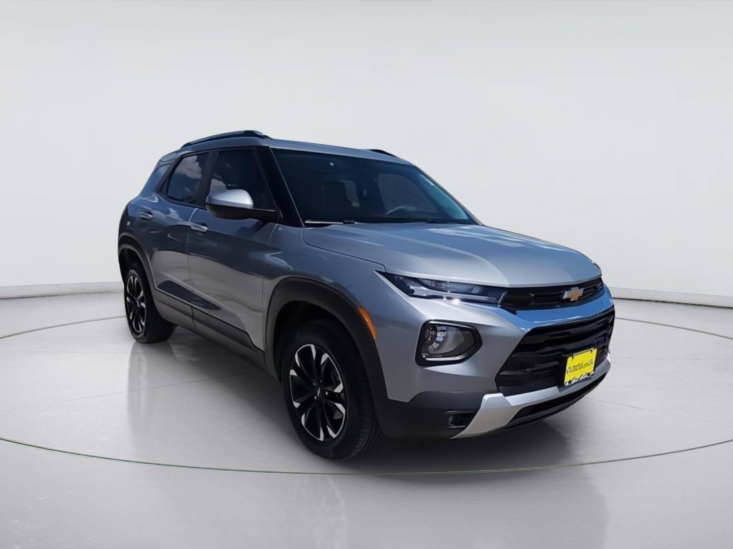 Used 2023 Chevrolet TrailBlazer LT w/ Convenience Package AWD/4WD image 2