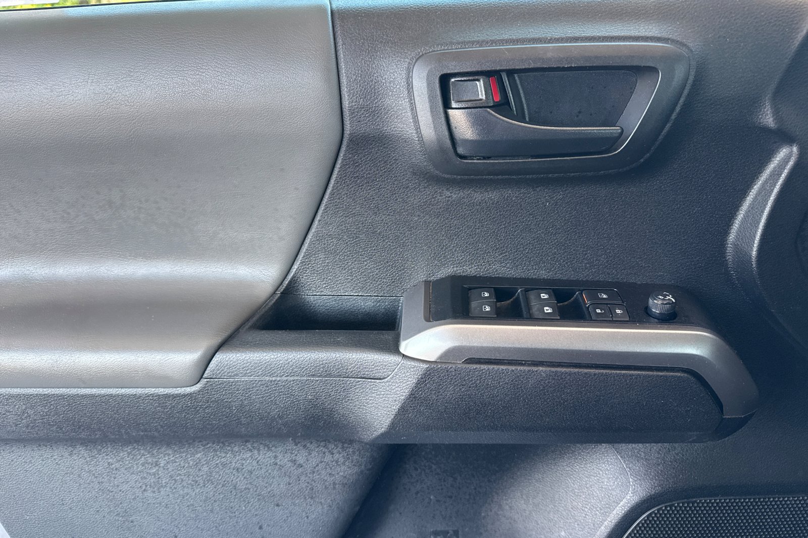 Used 2023 Toyota Tacoma SR5 RWD image 17