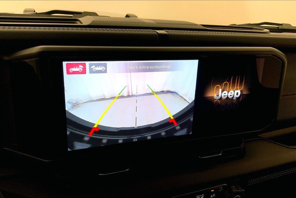 Used 2024 Jeep Wrangler Unlimited Rubicon w/ Technology Group AWD/4WD image 16