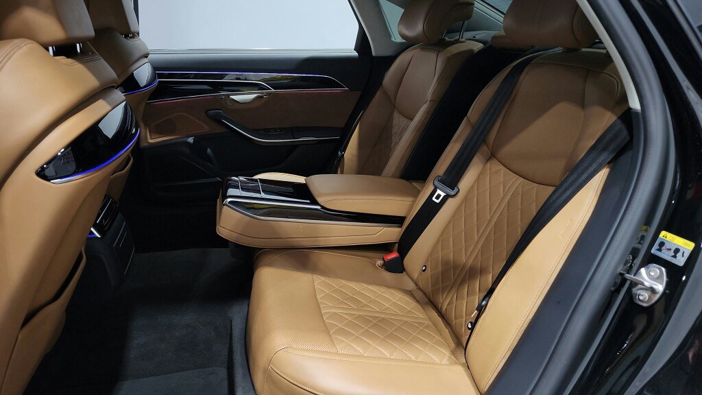 Used 2020 Audi S8 L w/ S8 Executive Package AWD/4WD image 38