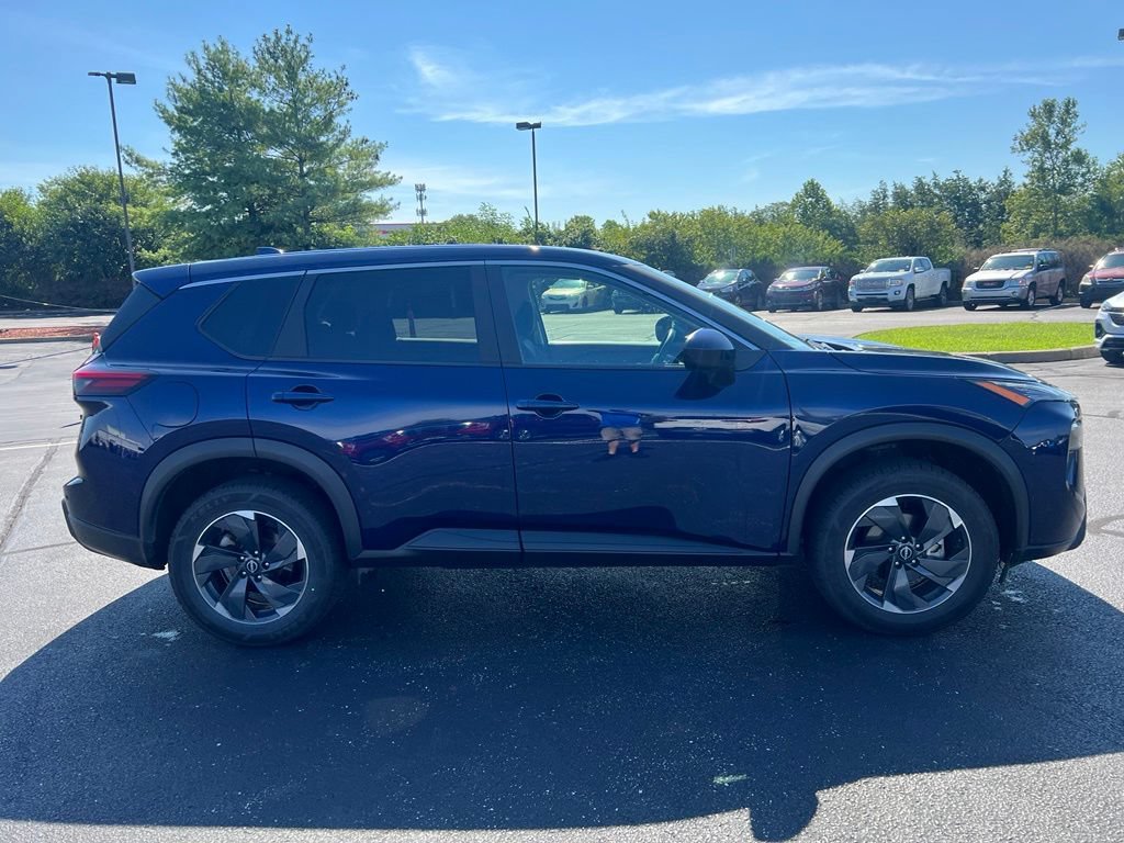 Used 2025 Nissan Rogue SV AWD/4WD image 5