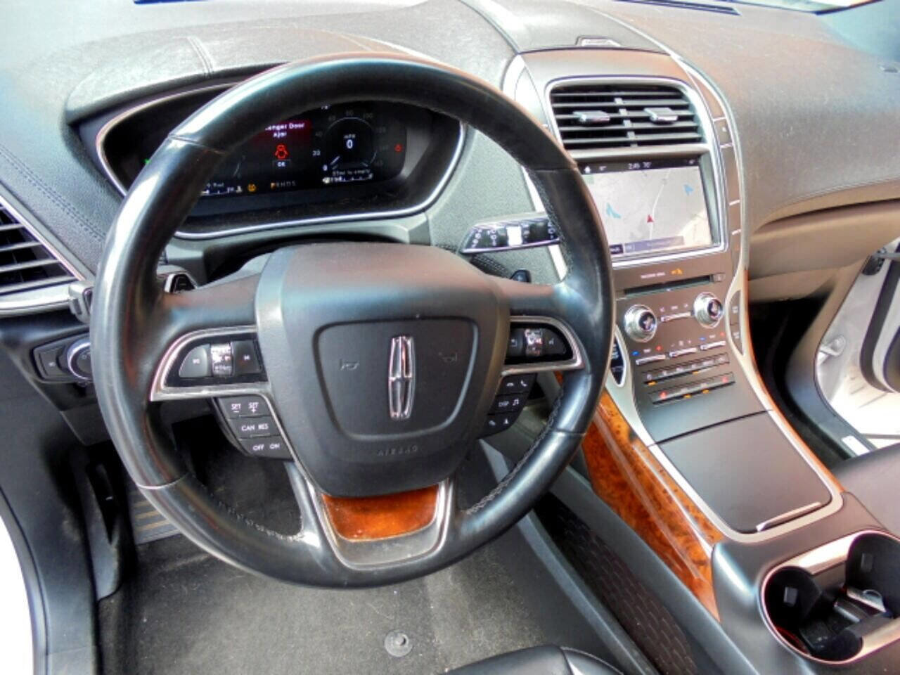 Used 2019 Lincoln Nautilus Select image 14