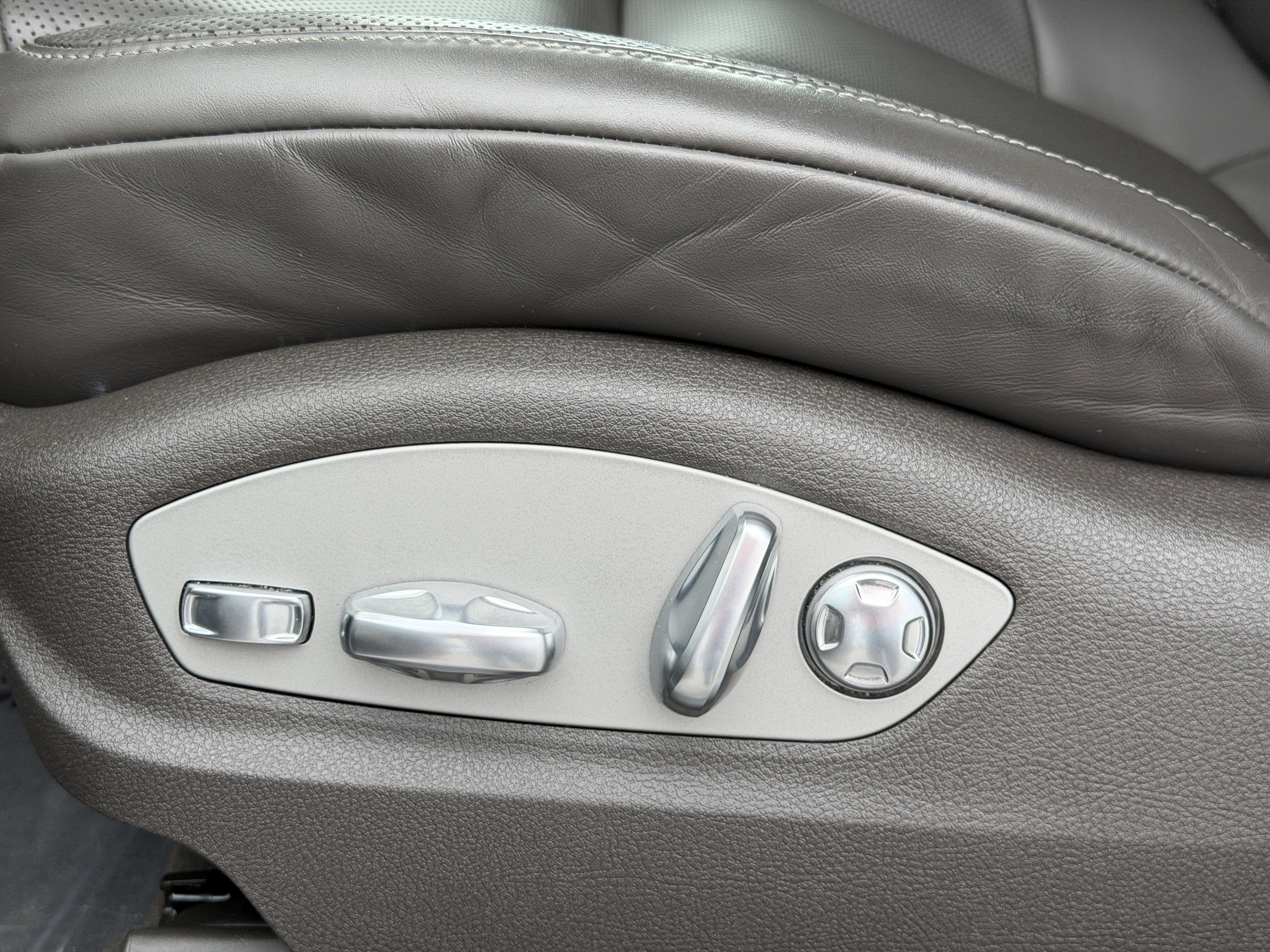 Certified 2022 Porsche Macan image 26