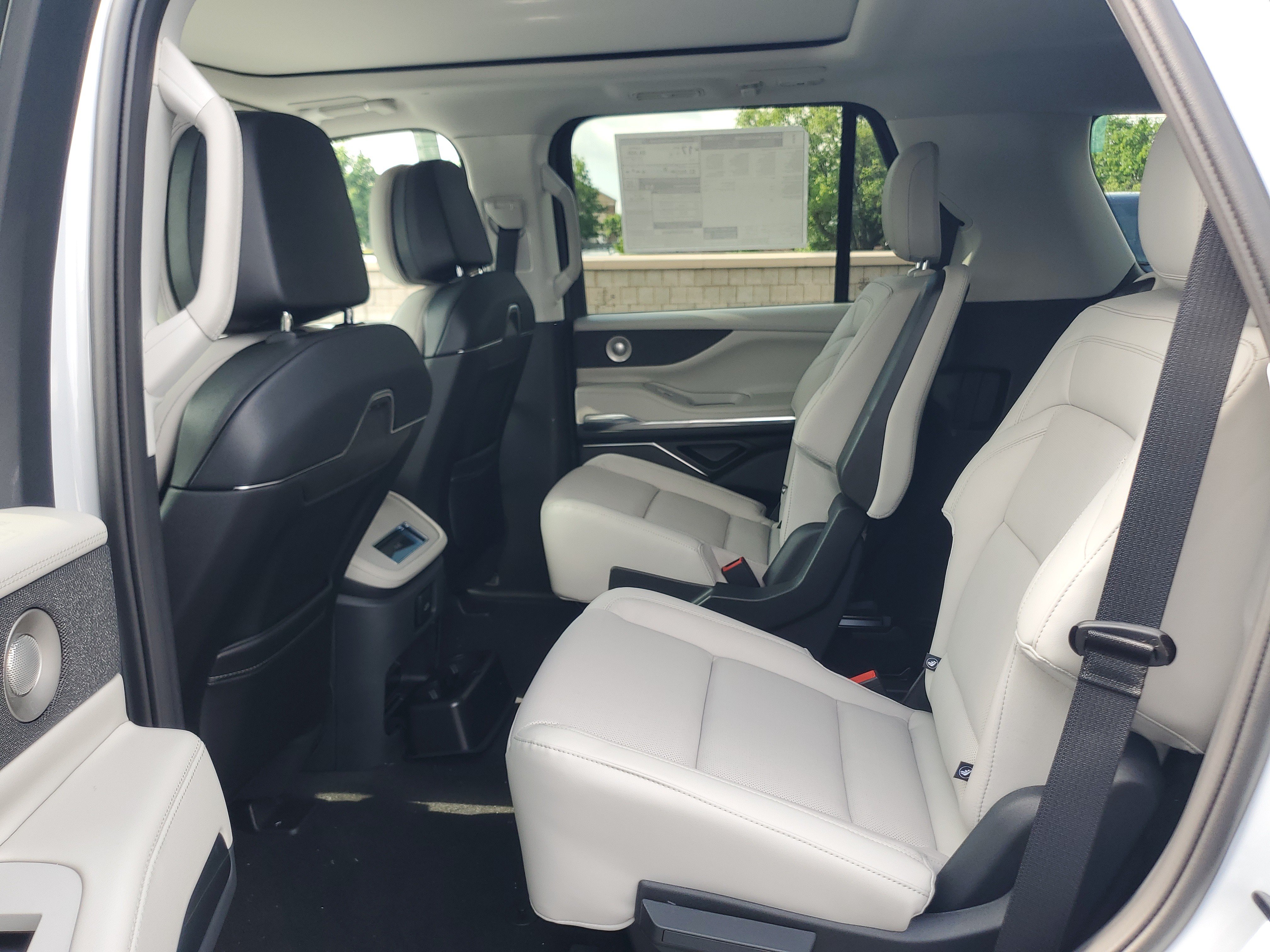 New 2026 Lincoln Navigator Reserve w/ Jet Appearance Package AWD/4WD image 27