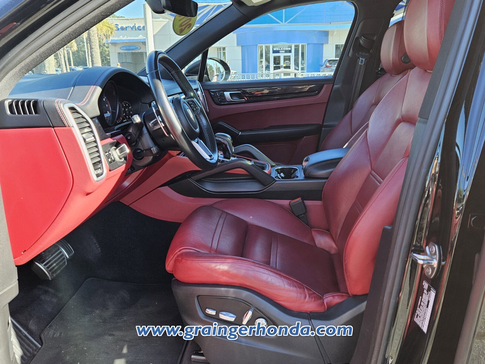 Used 2019 Porsche Cayenne S image 10