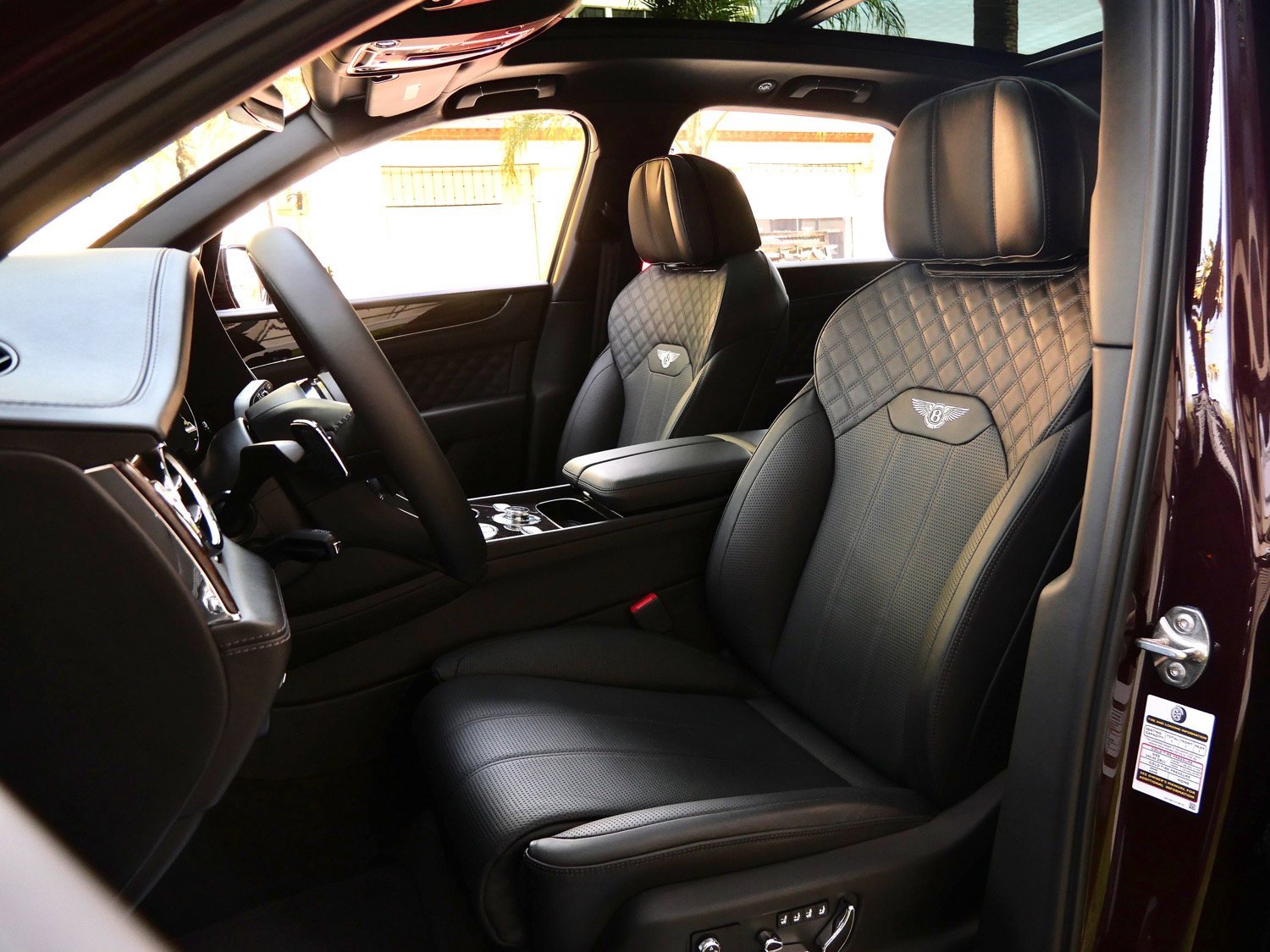 Used 2022 Bentley Bentayga V8 image 18