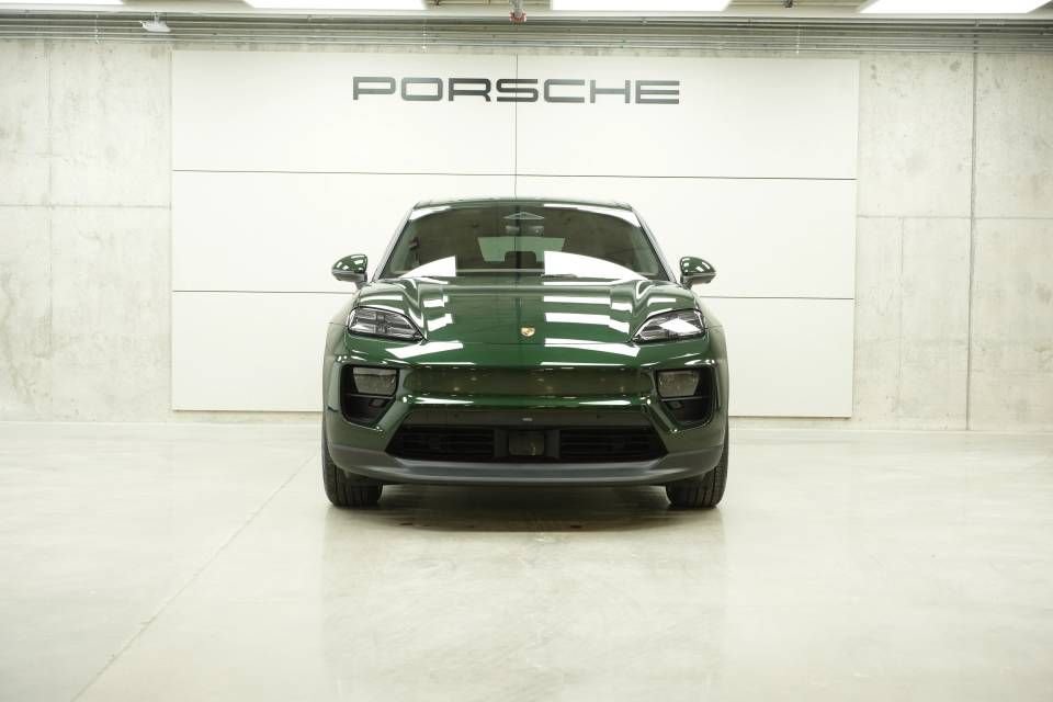 New 2026 Porsche Macan 4S Electric AWD/4WD image 10