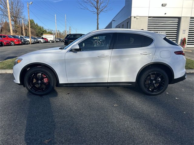 Used 2019 Alfa Romeo Stelvio Ti image 5
