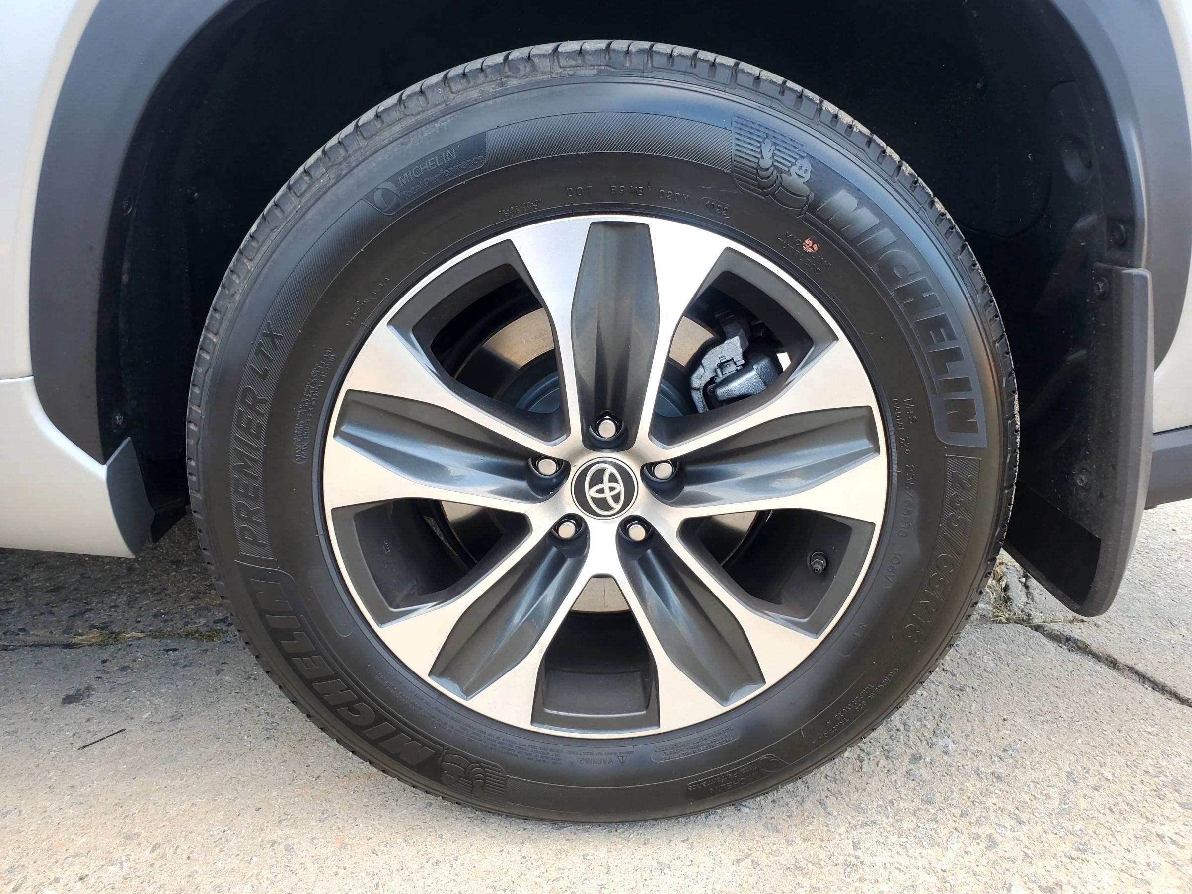 Used 2022 Toyota Highlander XLE FWD image 74