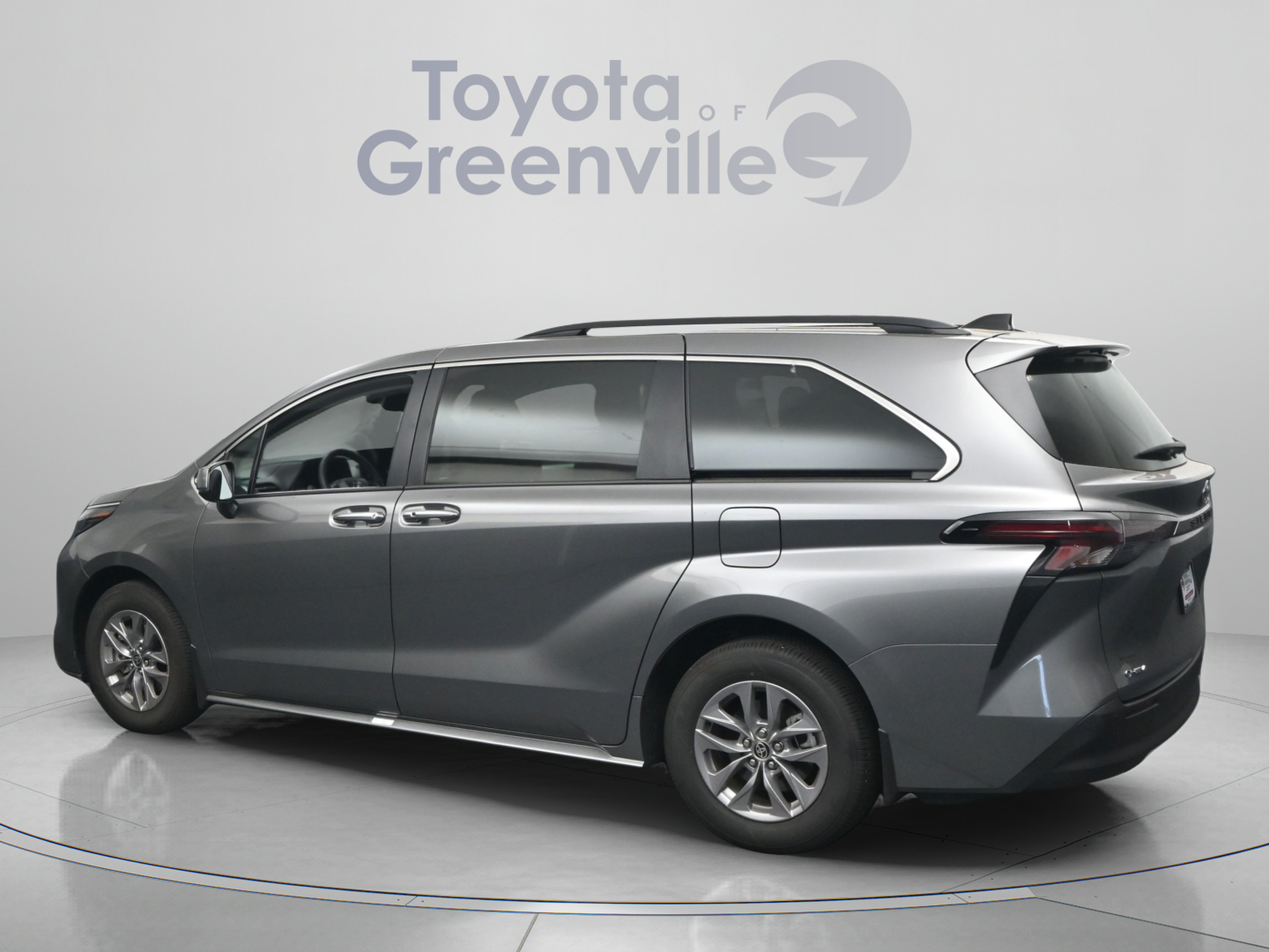 Certified 2026 Toyota Sienna XLE FWD image 7
