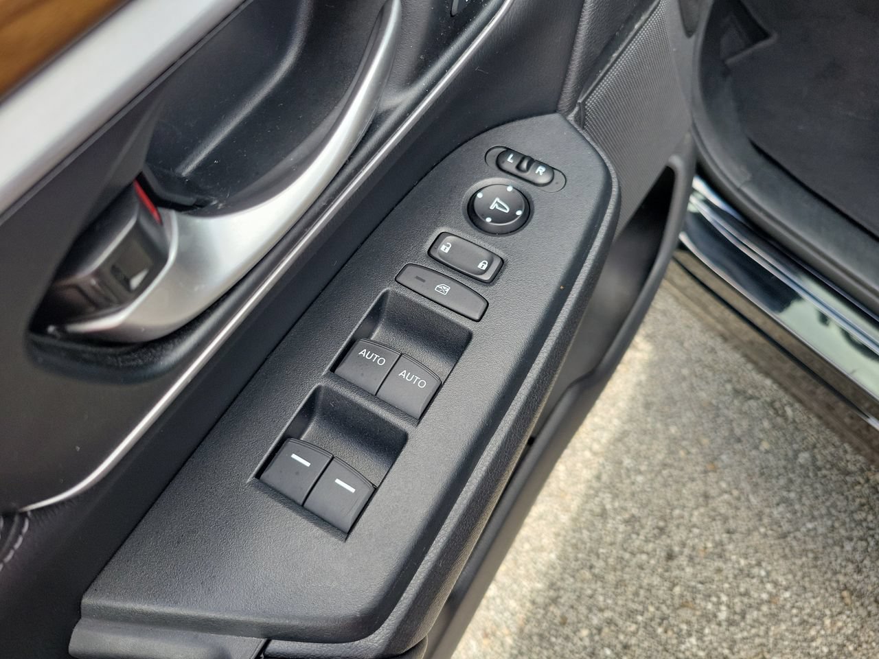 Used 2017 Honda CR-V EX-L image 14