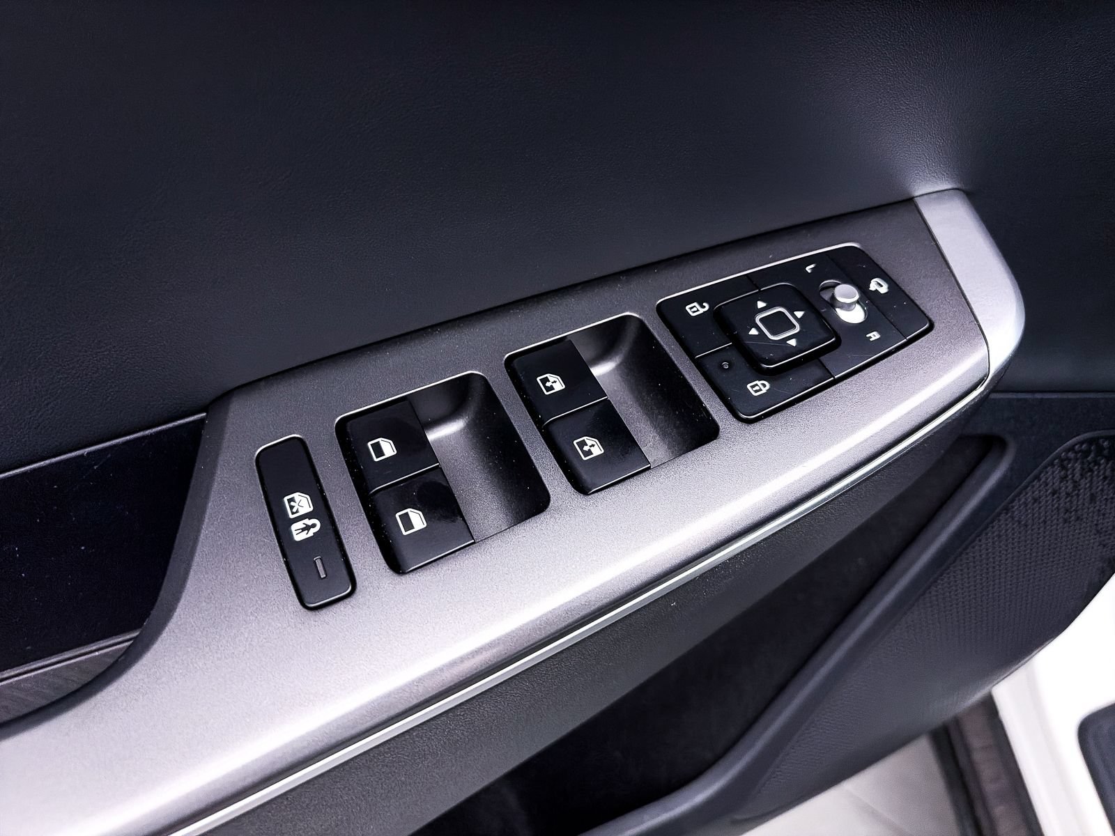 Certified 2022 Kia EV6 Light RWD image 18