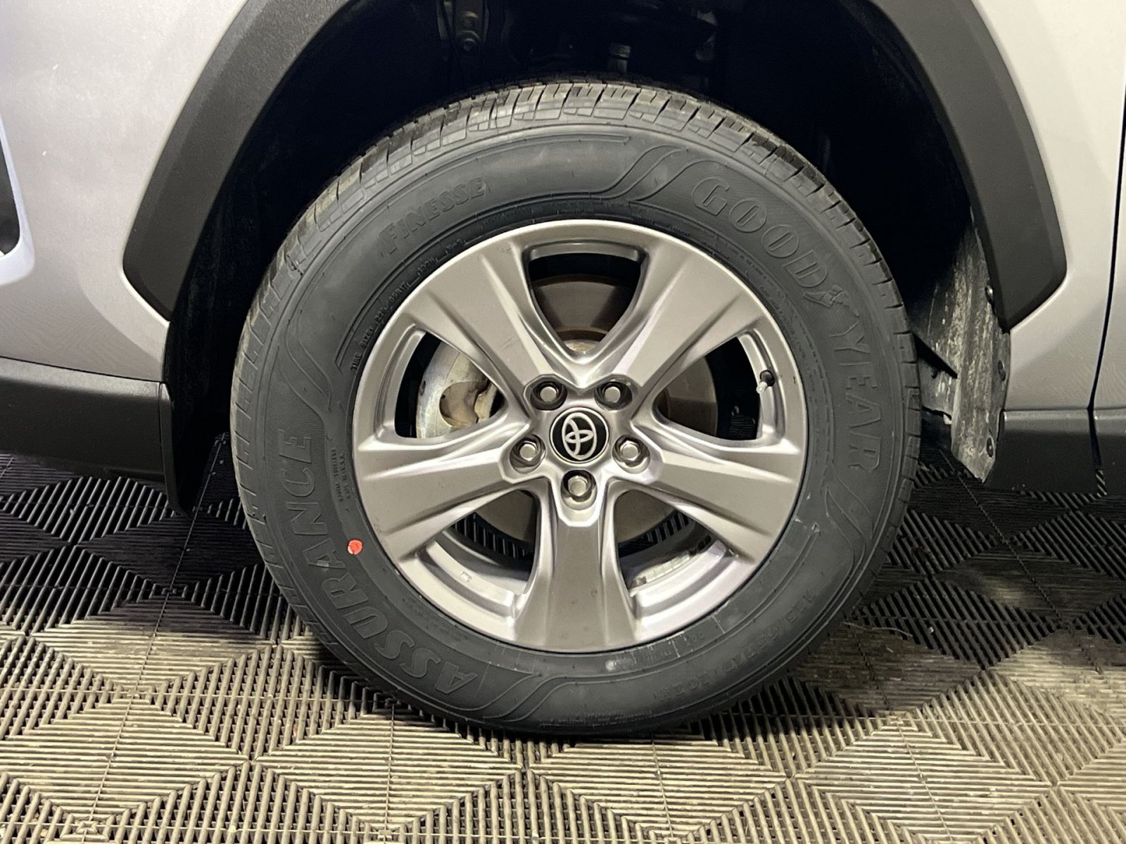 Used 2025 Toyota RAV4 XLE AWD/4WD image 12