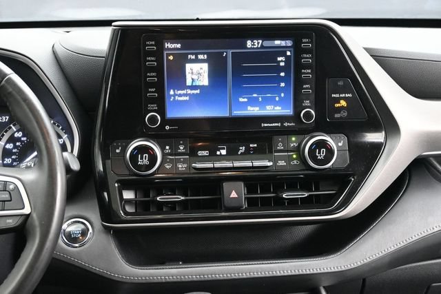 Used 2022 Toyota Highlander XLE AWD/4WD image 13