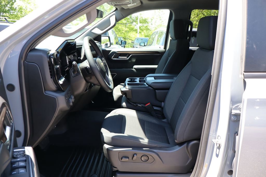 Used 2024 Chevrolet Silverado 1500 LT AWD/4WD image 10