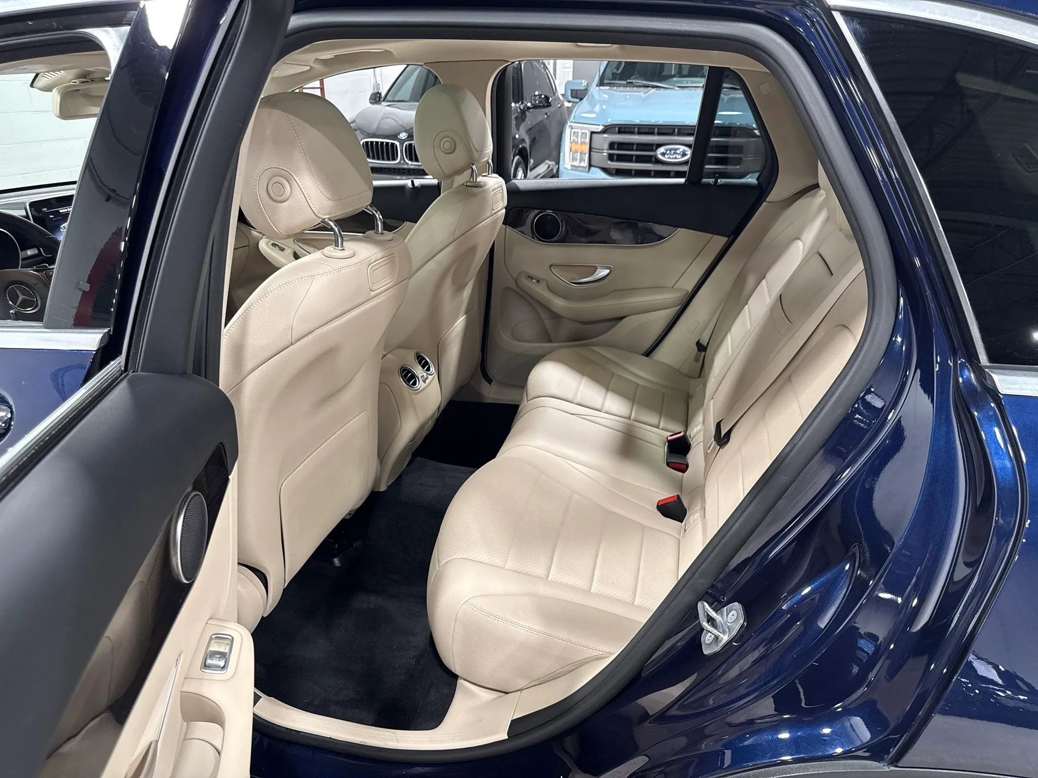 Used 2019 Mercedes-Benz GLC 300 4MATIC w/ Premium Package image 64