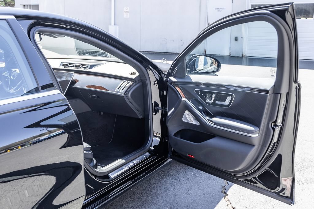 Used 2024 Mercedes-Benz S 580e 4MATIC Sedan image 17