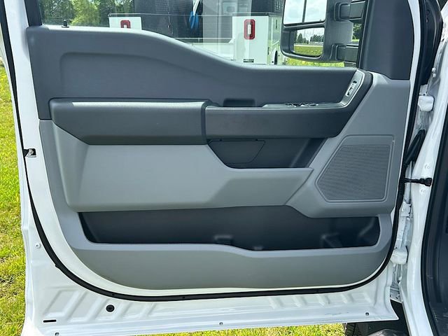 New 2025 Ford F550 4x4 Regular Cab Super Duty image 13