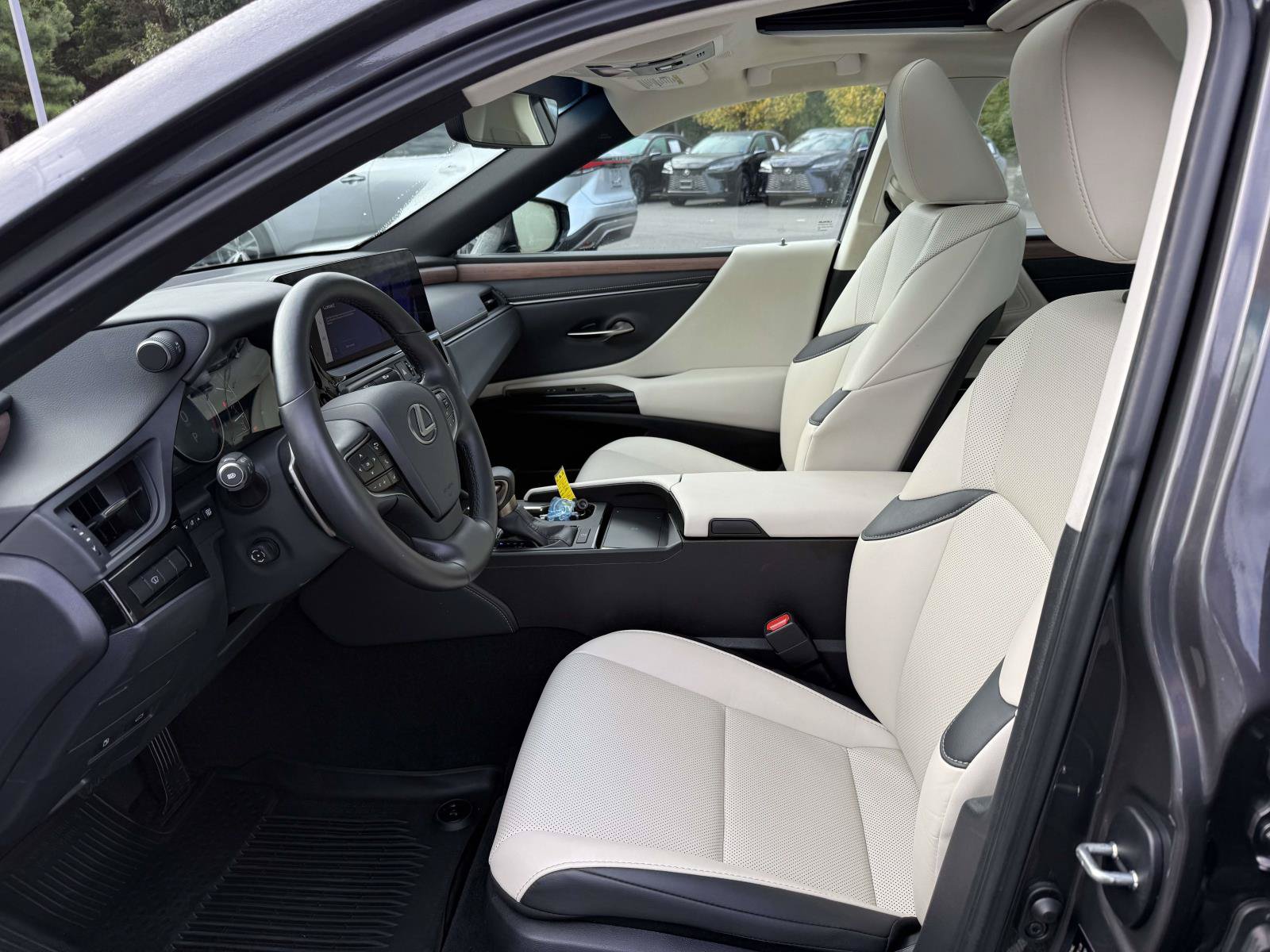 Used 2025 Lexus ES 350 w/ Premium Package FWD image 13