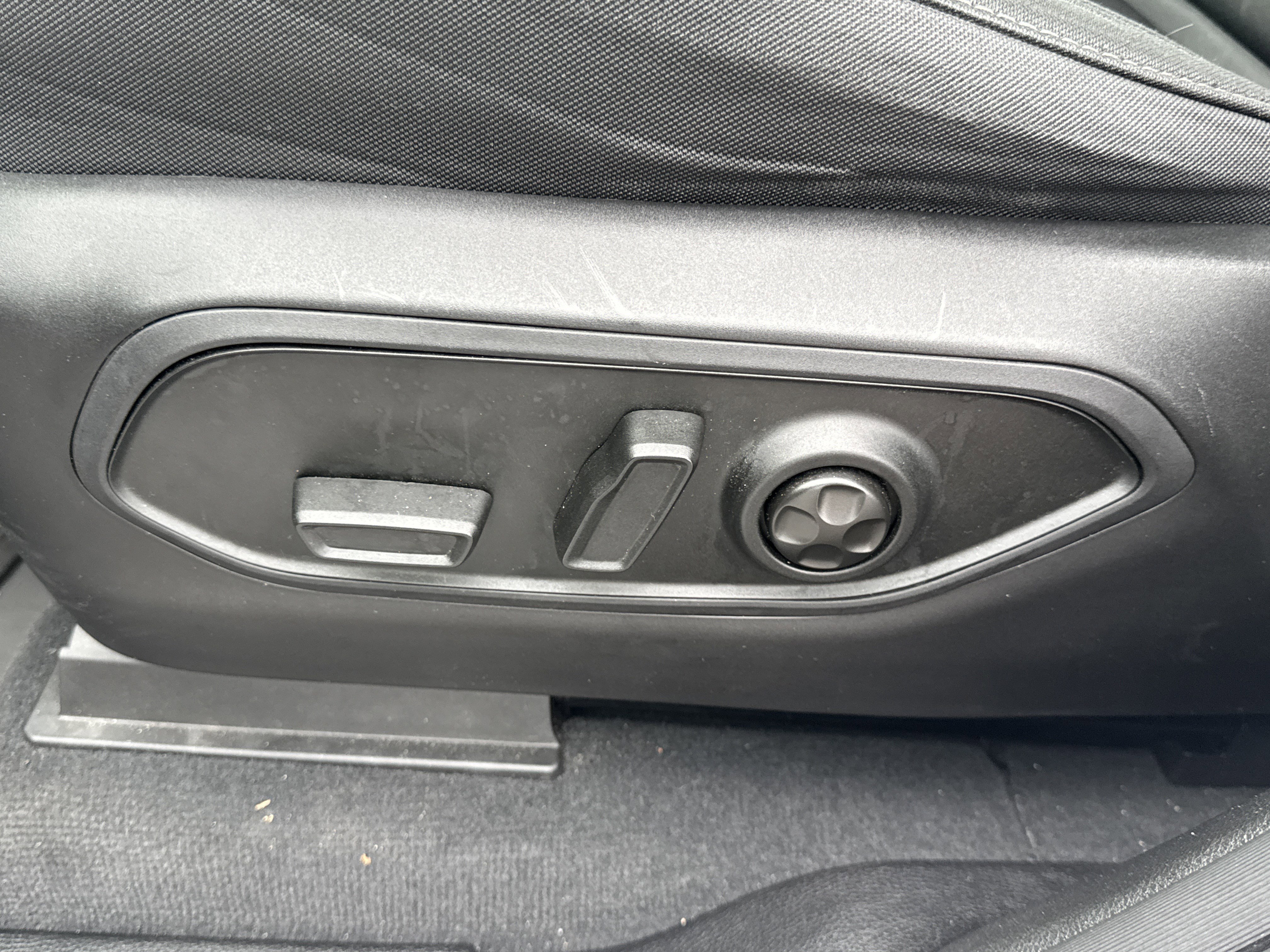 Used 2025 Jeep Grand Cherokee Laredo X w/ Luxury Tech Group I image 10