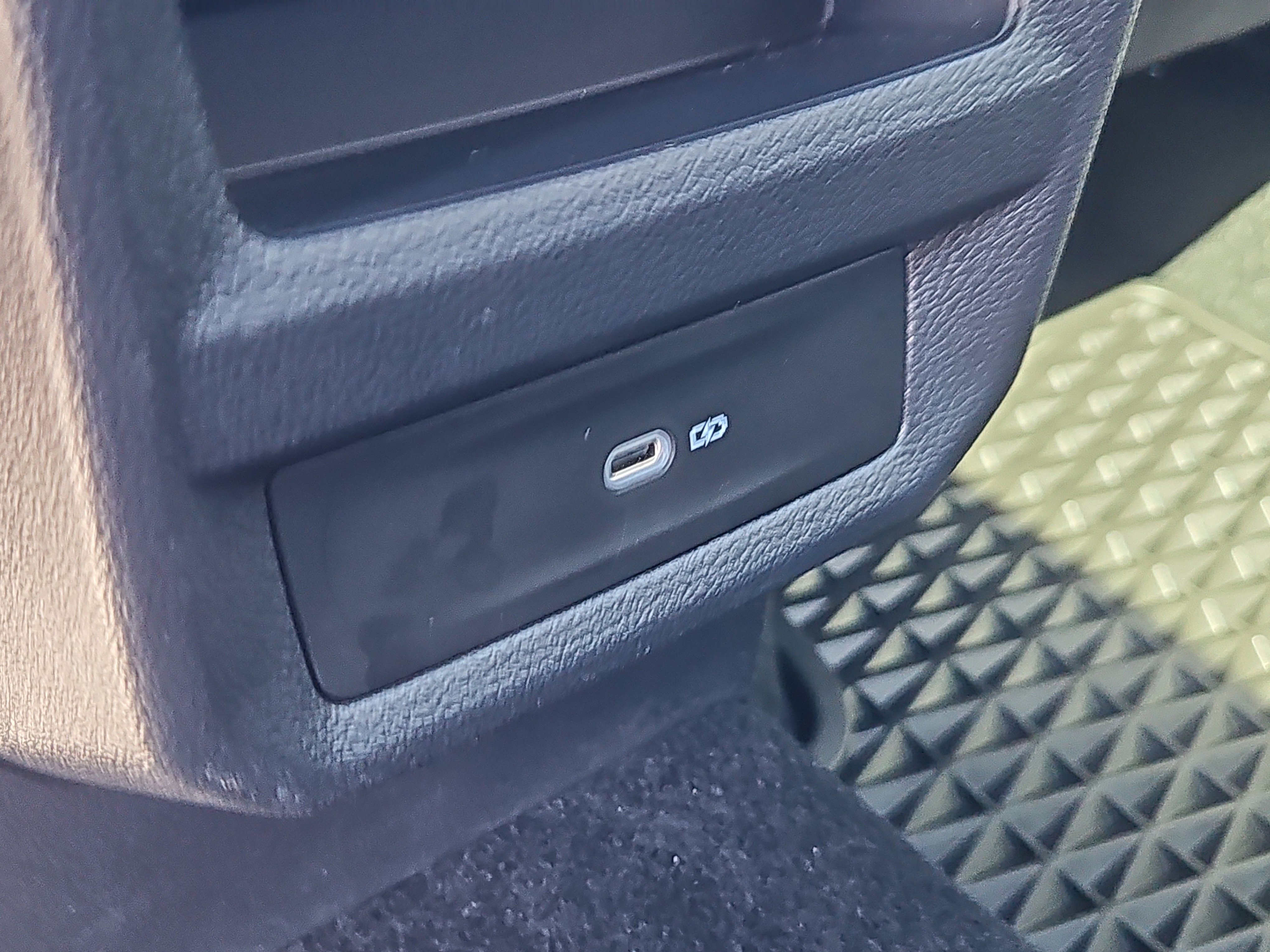 Certified 2025 Volkswagen Taos SEL AWD/4WD image 14