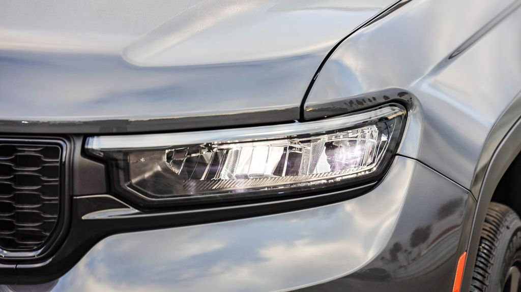 New 2025 Jeep Grand Cherokee L Altitude image 5