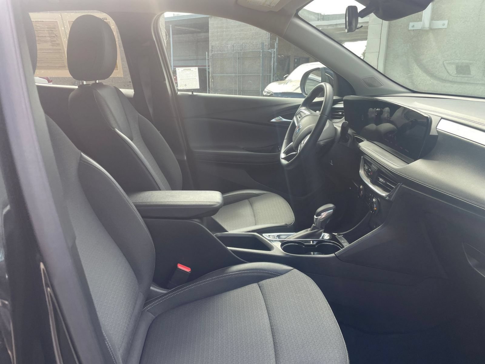 Used 2025 Buick Encore GX Preferred FWD image 34