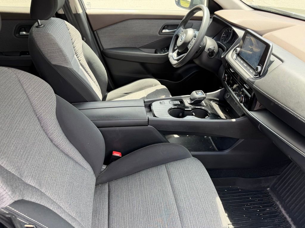 Used 2021 Nissan Rogue SV image 16