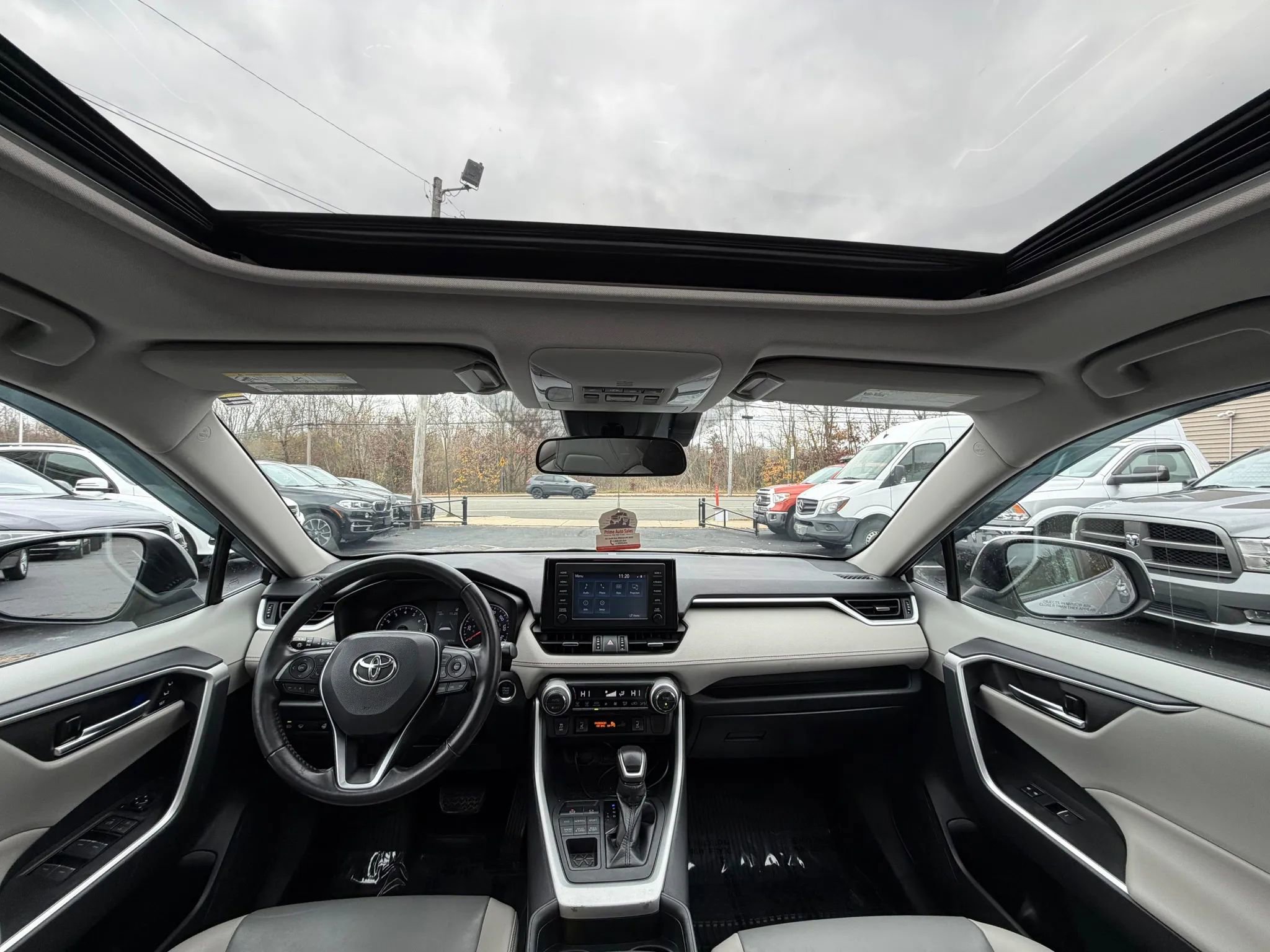 Used 2019 Toyota RAV4 XLE Premium image 12