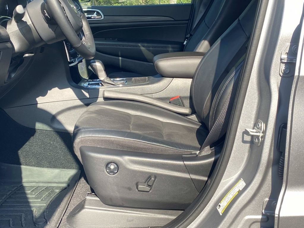 Used 2021 Jeep Grand Cherokee Laredo RWD image 18