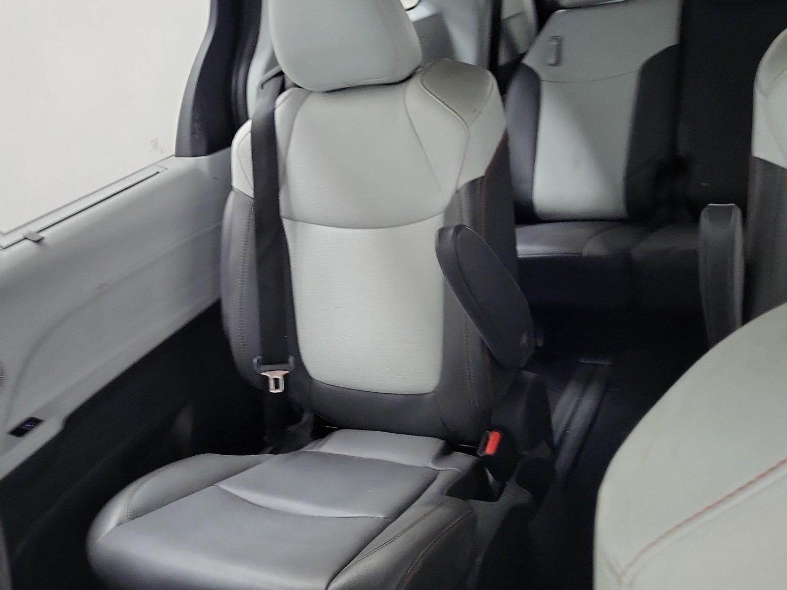 Used 2022 Toyota Sienna XSE AWD/4WD image 14
