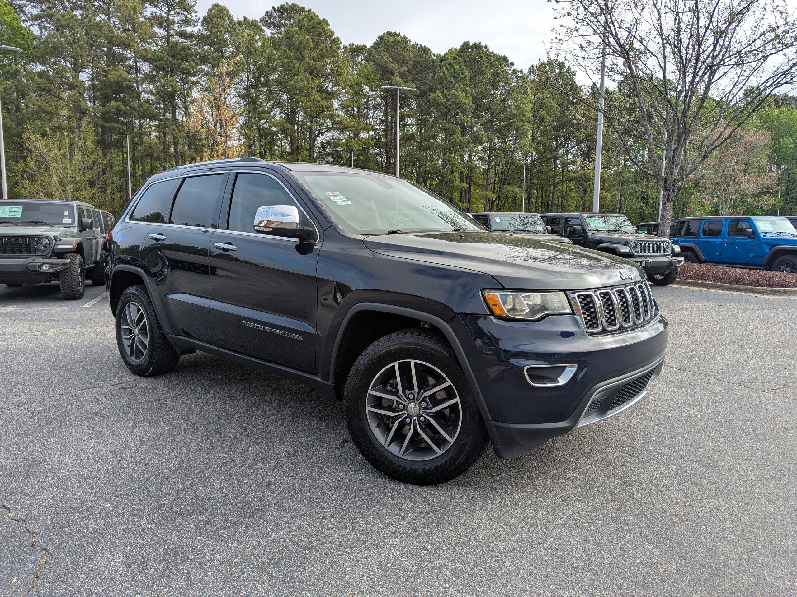 Used 2018 Jeep Grand Cherokee Limited image 3