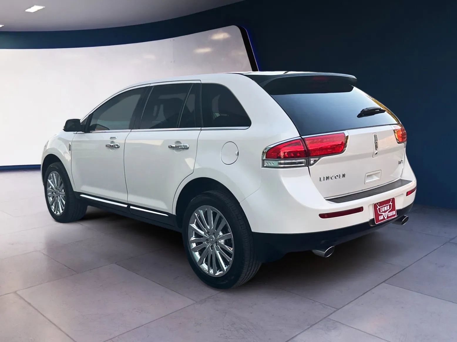 Used 2015 Lincoln MKX FWD w/ Equipment Group 102A image 3