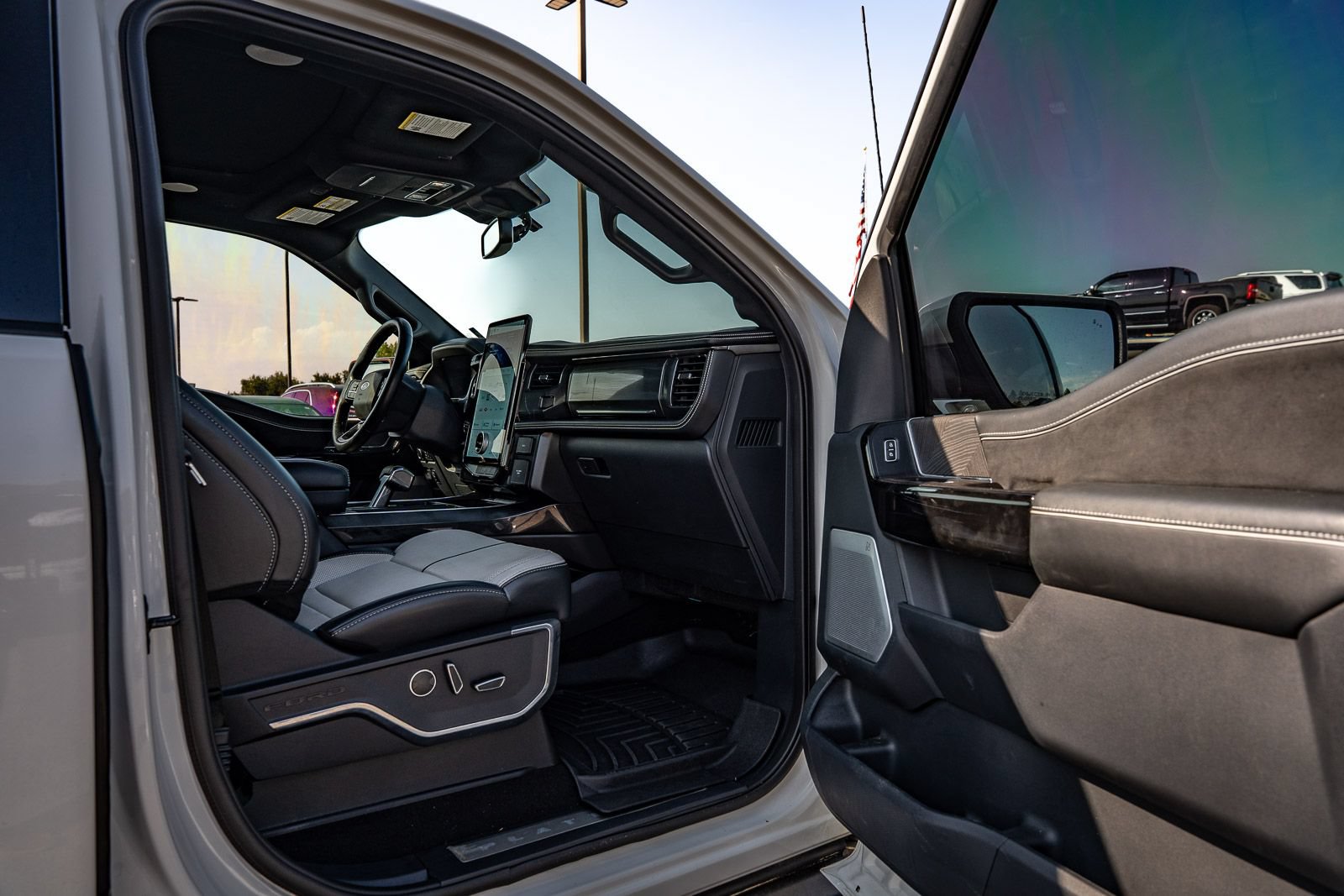 Certified 2022 Ford F150 Lightning Platinum AWD/4WD image 13