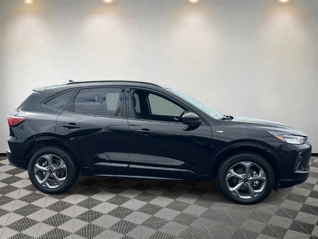 Certified 2024 Ford Escape ST-Line w/ Tech Pack #1 AWD/4WD image 2
