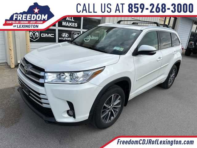 Used 2017 Toyota Highlander XLE image 1