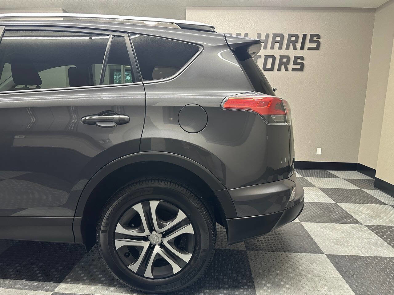 Used 2016 Toyota RAV4 LE AWD/4WD image 12