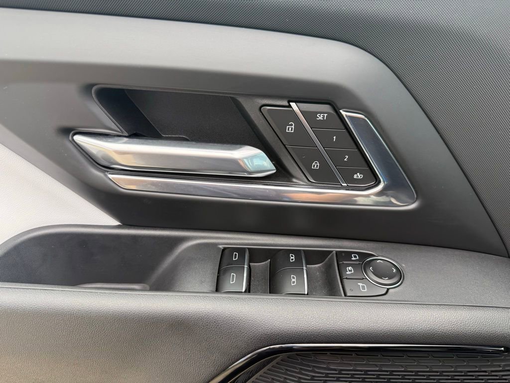 Used 2025 Chevrolet Silverado EV RST image 30